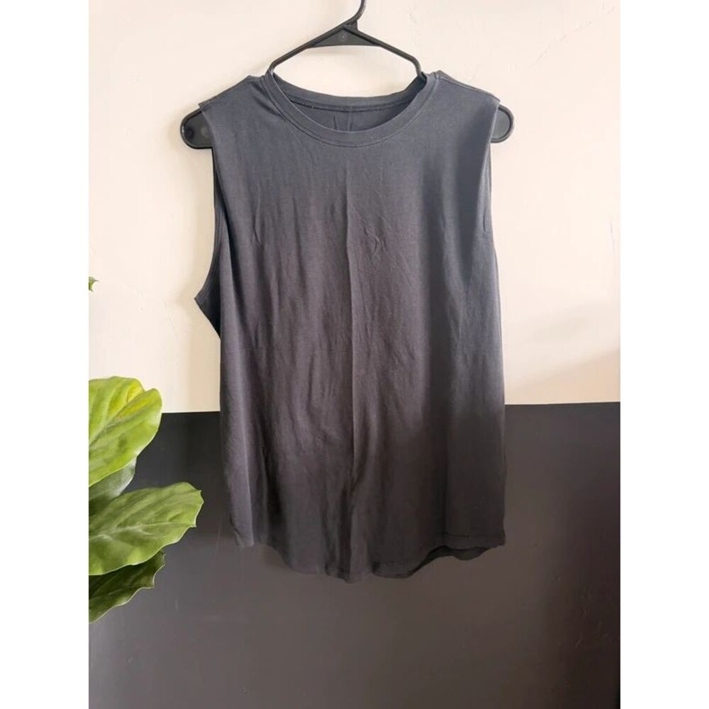 Lululemon Size Large Tank